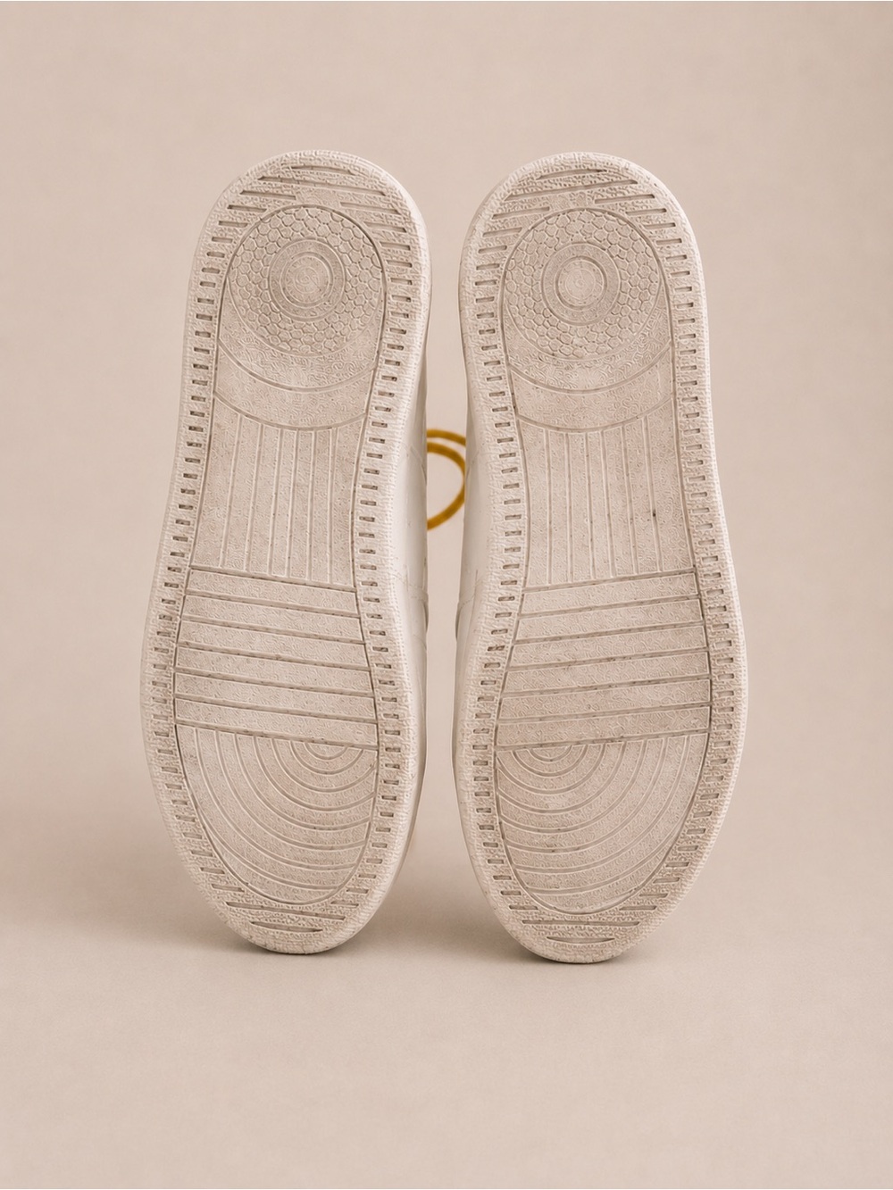 Steve Madden Marvin Court White Leather Sneakers Yellow Laces Charm Size 8 - Picture 4 of 5